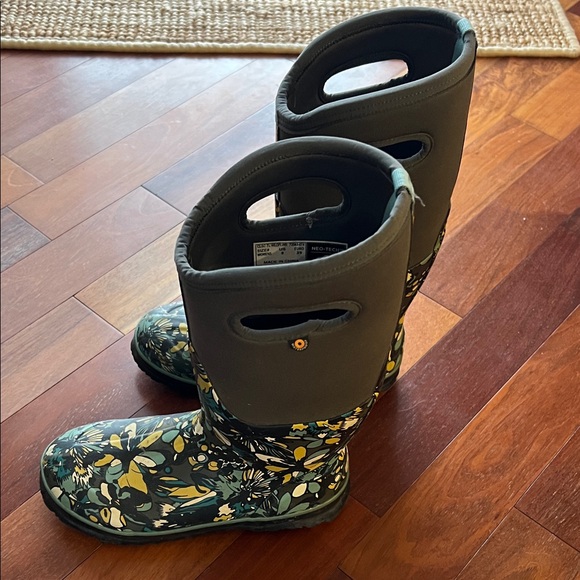Bogs Women's Tall Floral winter Rain Boots in Green and Yellow - Picture 4 of 6